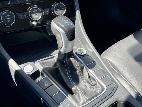 Used 2024 Volkswagen Jetta SE FWD image 24