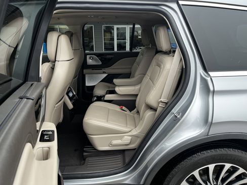 Used 2023 Lincoln Aviator Reserve w/ Equipment Group 201A image 10