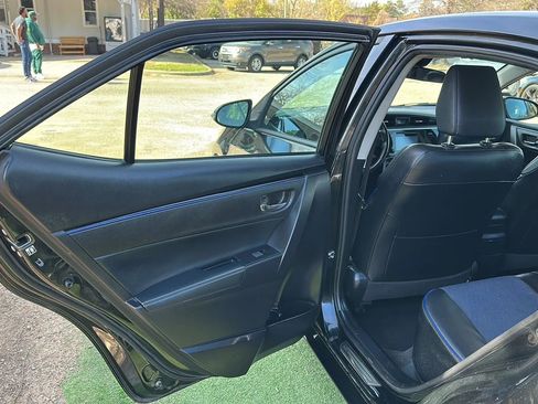 Used 2017 Toyota Corolla SE w/ Carpet Mat Package (TMS) image 18