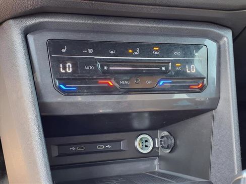 Used 2022 Volkswagen Tiguan SE image 19