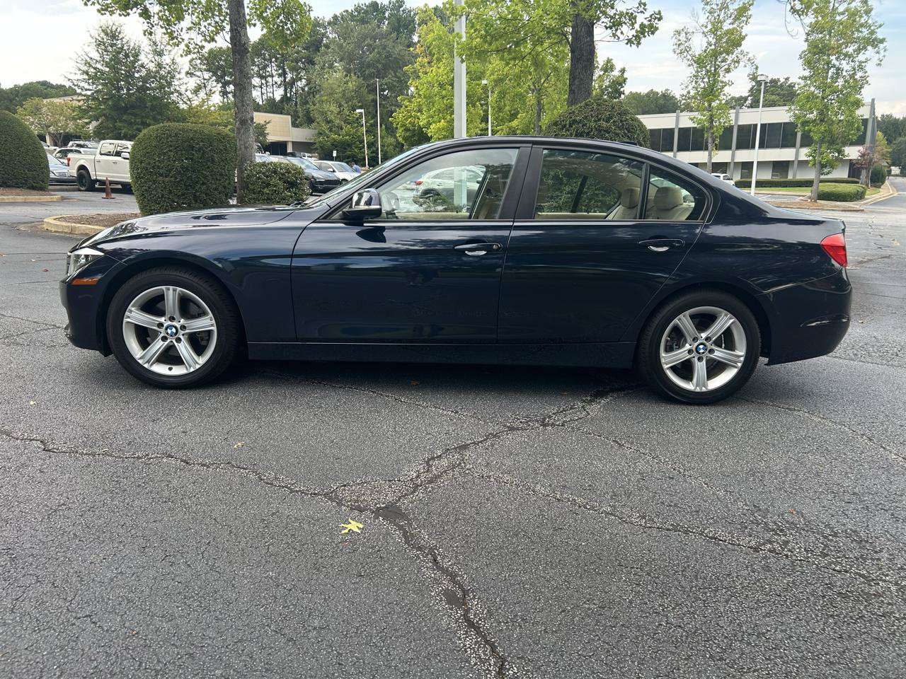 Used 2015 BMW 320i Sedan RWD image 2