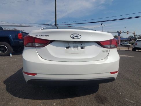 Used 2015 Hyundai Elantra SE image 4