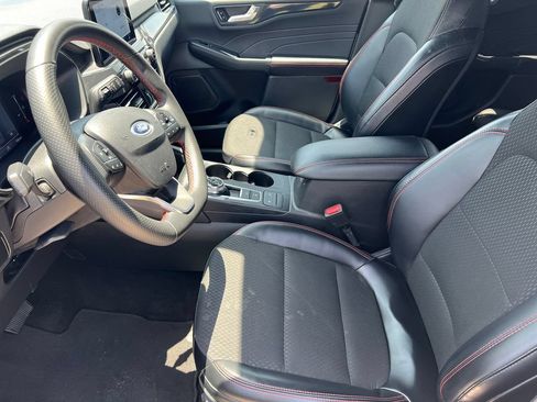 Used 2025 Ford Escape ST-Line FWD image 17