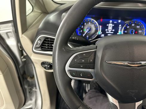 Certified 2024 Chrysler Pacifica Touring-L FWD image 22