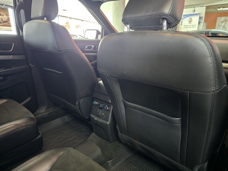 Used 2018 Ford Explorer XLT w/ Equipment Group 202A AWD/4WD image 21