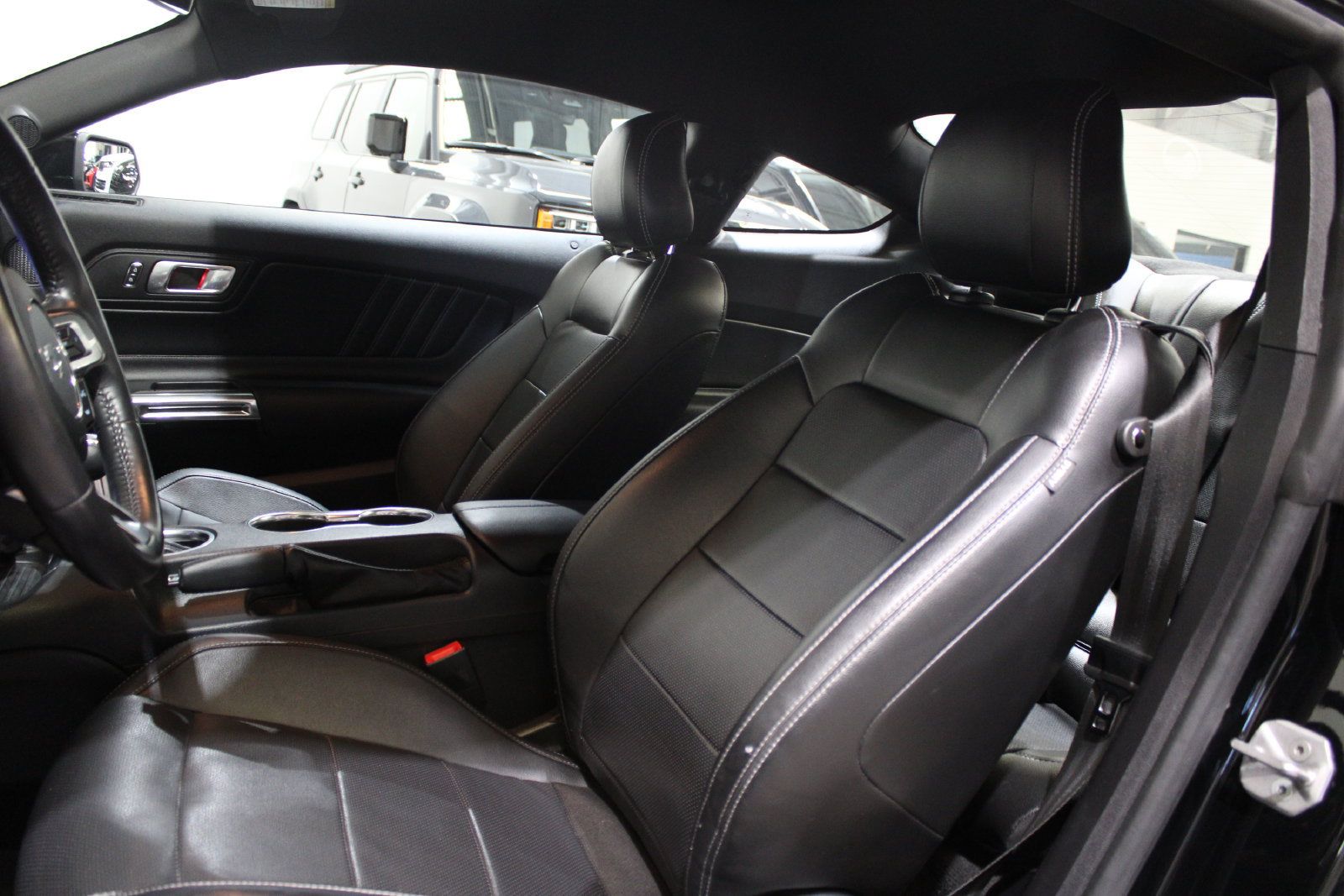 Used 2022 Ford Mustang Premium RWD image 16