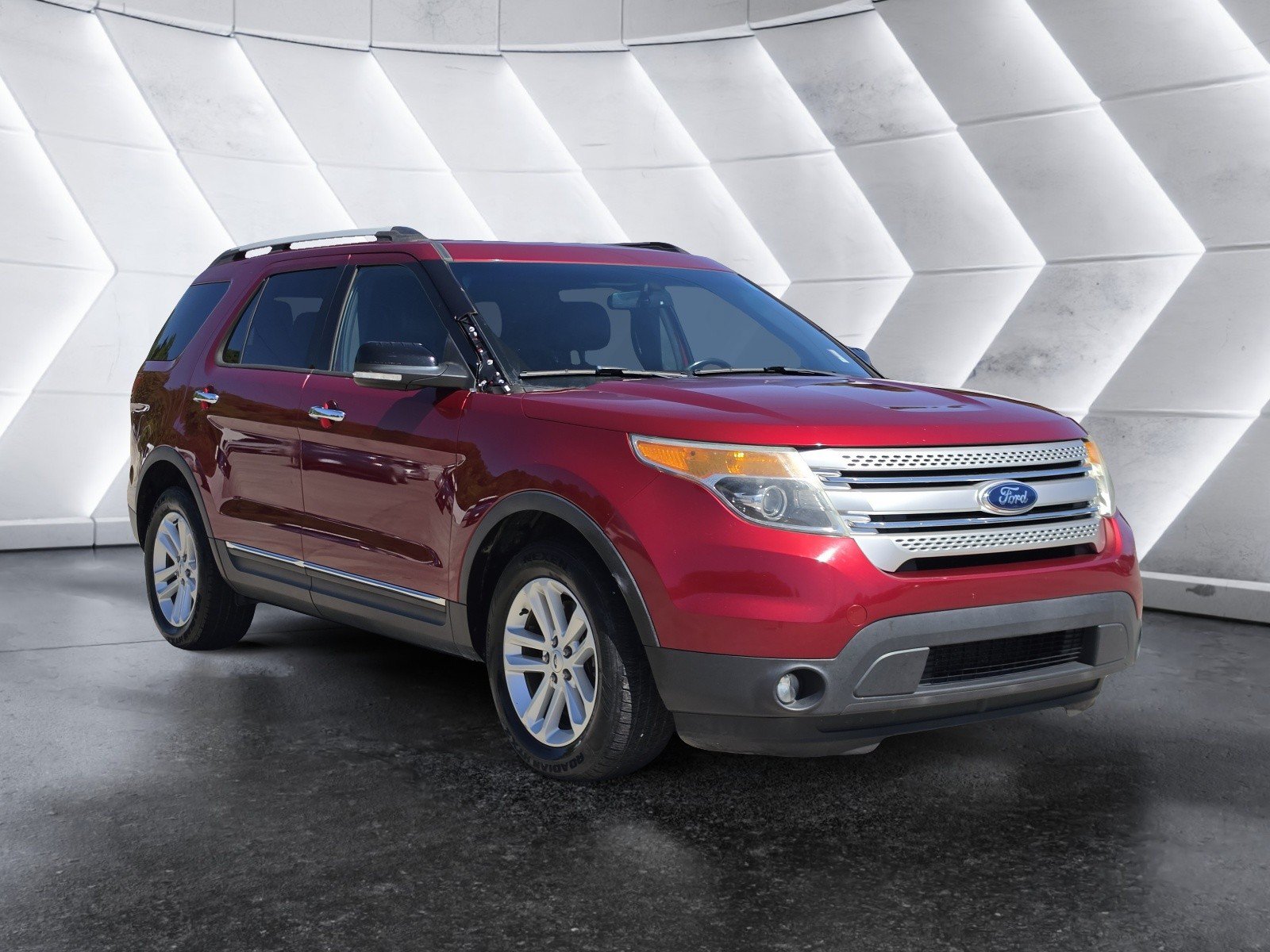 Used 2015 Ford Explorer XLT w/ Equipment Group 202B FWD image 1
