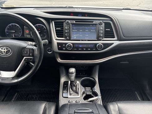 Used 2019 Toyota Highlander Limited Platinum AWD/4WD image 30