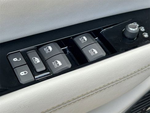 Used 2024 Jeep Wagoneer Series II w/ Flexible Seating Group image 17