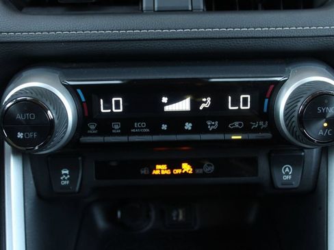 Used 2025 Toyota RAV4 XLE FWD image 28