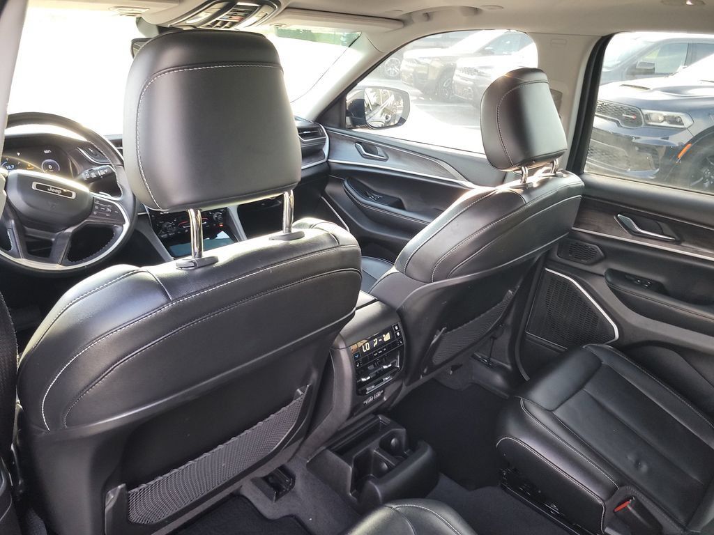 Used 2022 Jeep Grand Cherokee L Limited RWD image 12
