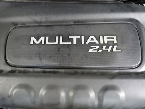 Used 2015 Chrysler 200 Limited w/ Convenience Group FWD image 10