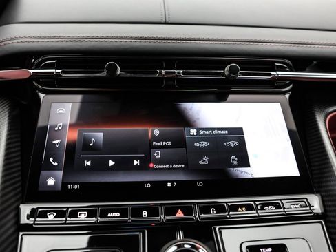 Used 2025 Aston Martin DB12 Volante image 25