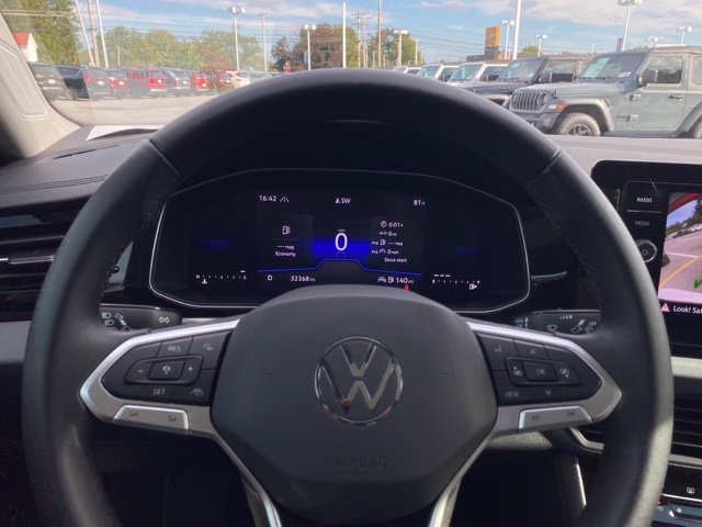 Used 2025 Volkswagen Jetta SE FWD image 14