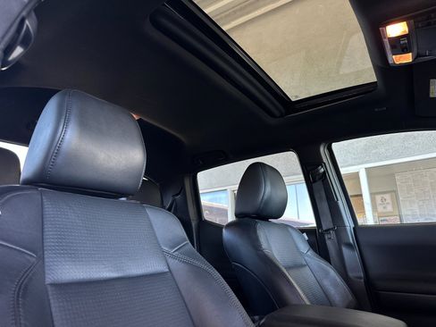 Used 2022 Toyota Tacoma TRD Sport image 15