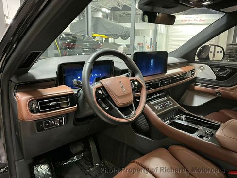 Used 2025 Lincoln Aviator Reserve w/ Equipment Group 201A image 17