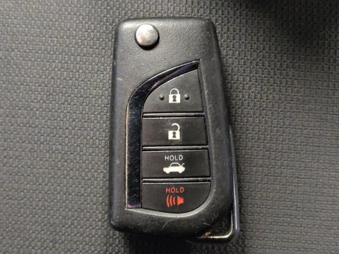 Used 2021 Toyota Corolla LE FWD image 33