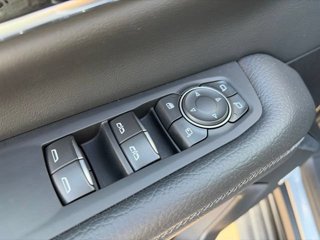 Used 2025 GMC Yukon Denali AWD/4WD image 10