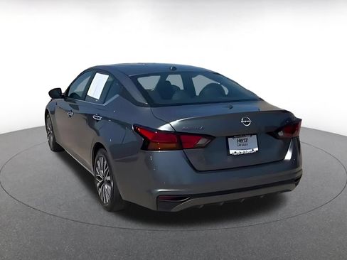 Used 2025 Nissan Altima 2.5 SV FWD image 12