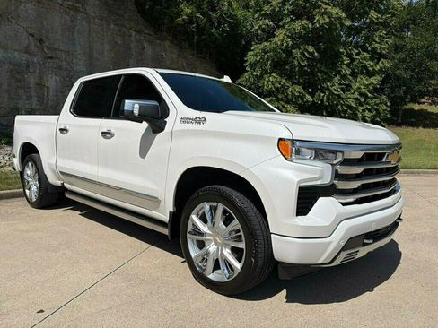Used 2025 Chevrolet Silverado 1500 High Country w/ High Country Premium Package AWD/4WD image 10