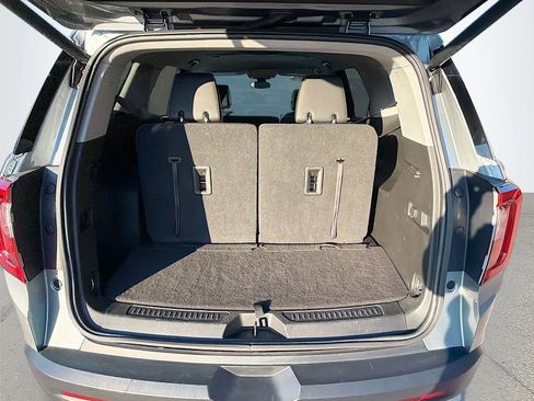 Used 2023 GMC Acadia SLT image 13