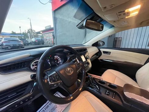 Used 2018 Toyota Avalon Limited FWD image 9