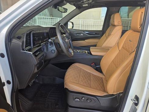 Certified 2023 Cadillac Escalade Premium Luxury image 15