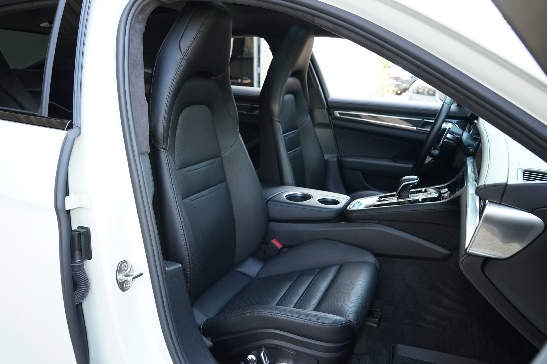 Used 2018 Porsche Panamera Turbo AWD/4WD image 4
