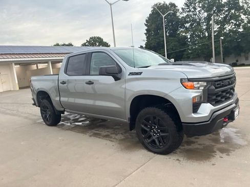 Used 2024 Chevrolet Silverado 1500 Custom Trail Boss w/ LPO, Dark Essentials Package AWD/4WD image 6
