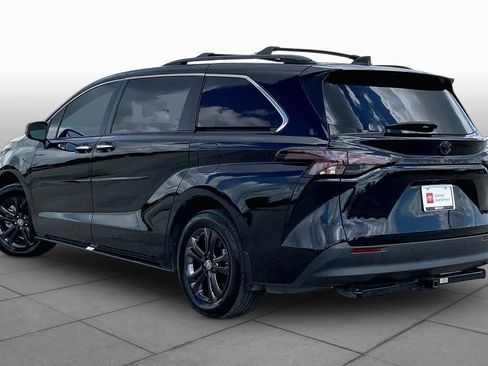 Used 2024 Toyota Sienna XLE Woodland Edition AWD/4WD image 12