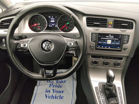 Used 2017 Volkswagen Golf S image 22