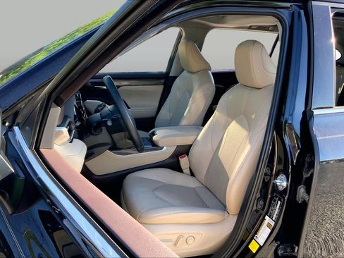 Used 2022 Toyota Highlander Limited FWD image 7