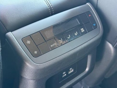 Used 2025 Nissan Pathfinder SL FWD image 14