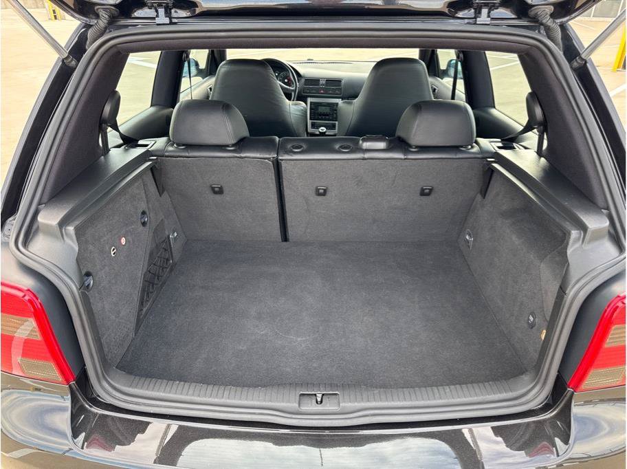 Used 2004 Volkswagen R32 AWD/4WD image 13