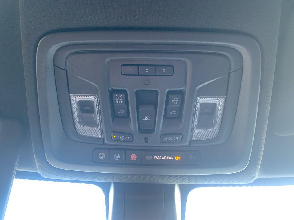Used 2022 Chevrolet Silverado 1500 High Country w/ Technology Package AWD/4WD image 25