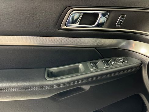 Used 2018 Ford Explorer XLT w/ Equipment Group 202A image 13