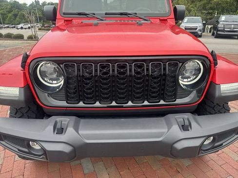 Used 2024 Jeep Gladiator Sport AWD/4WD image 22