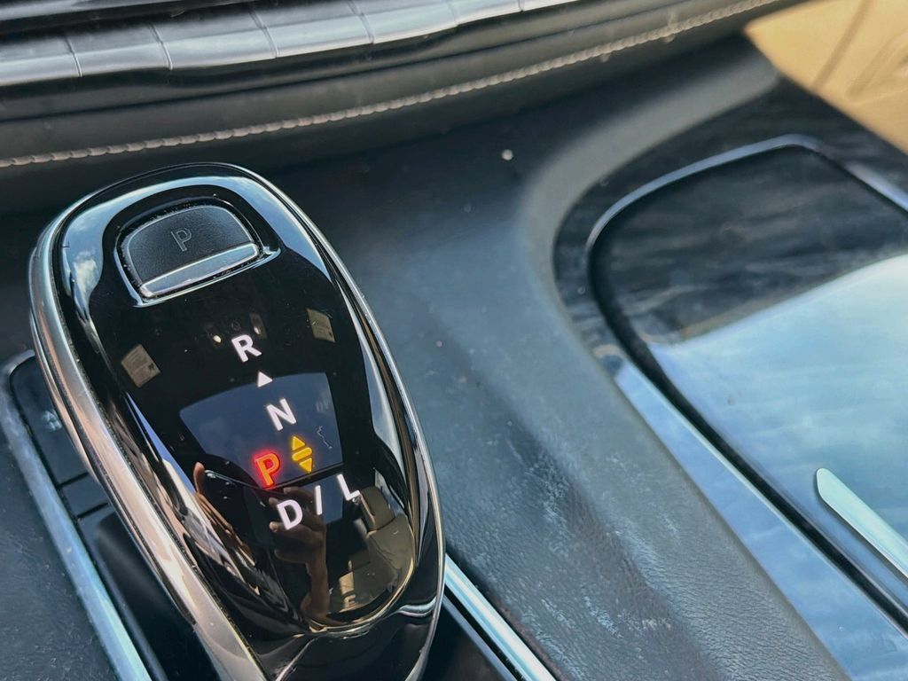 Used 2021 Cadillac Escalade ESV Premium Luxury w/ Driver Assist Tech Package AWD/4WD image 17