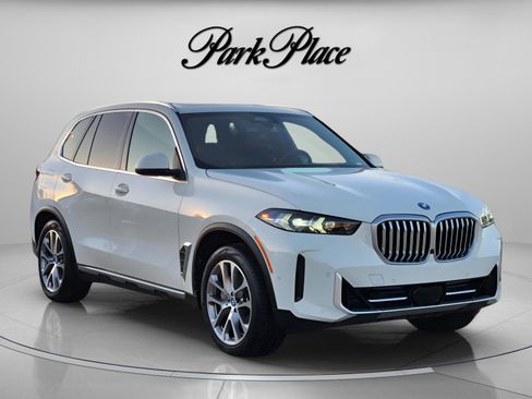 Used 2024 BMW X5 xDrive50e image 4