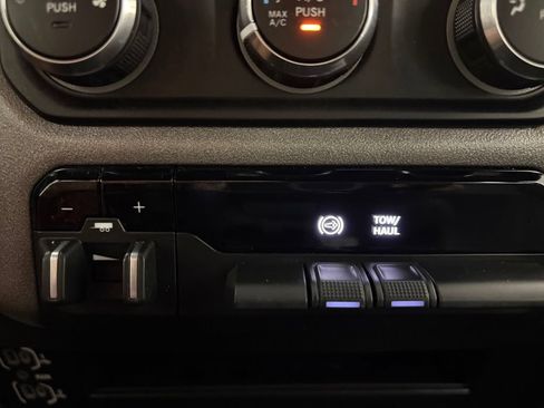 Used 2022 RAM 2500 Tradesman w/ Chrome Appearance Group AWD/4WD image 29