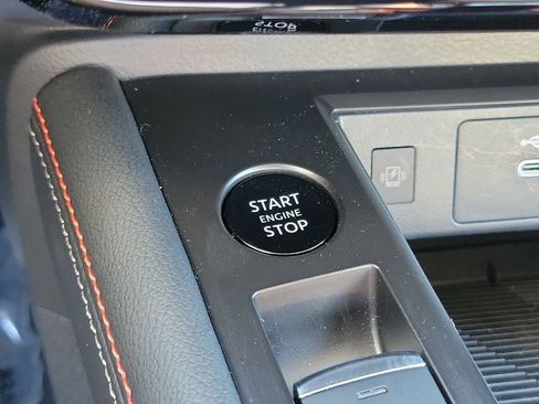 Used 2025 Nissan Kicks SR AWD/4WD image 8