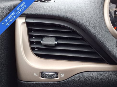 Used 2016 Jeep Cherokee Latitude w/ Cold Weather Group image 30