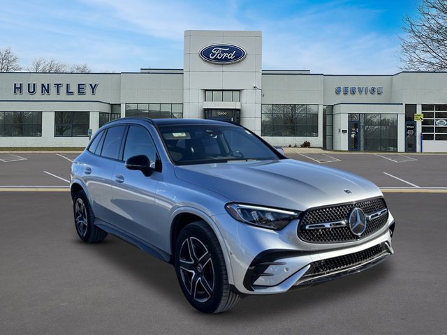 Used 2025 Mercedes-Benz GLC 300 4MATIC w/ AMG Line image 4