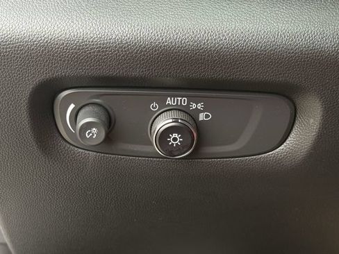 Used 2023 Chevrolet Traverse LT FWD image 23