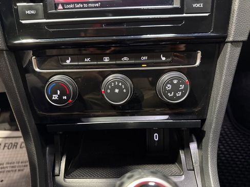 Used 2021 Volkswagen Golf 4-Door image 20