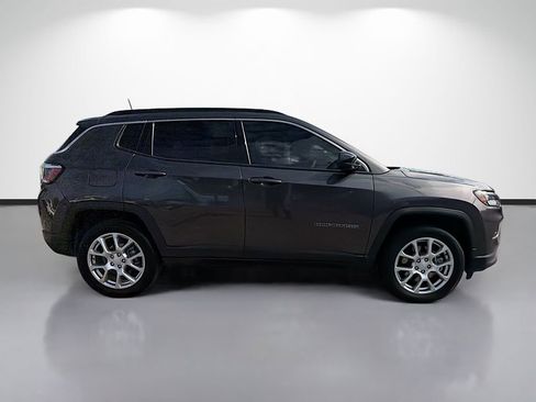 Used 2023 Jeep Compass Latitude AWD/4WD image 2
