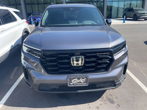 Used 2025 Honda Pilot Black Edition image 2