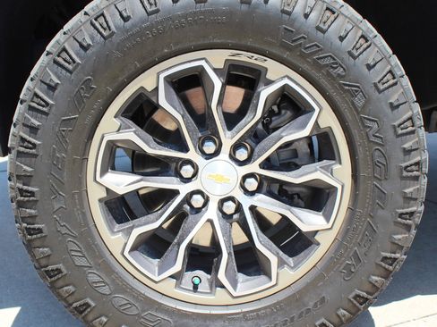 Used 2022 Chevrolet Colorado ZR2 image 14