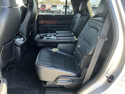 Used 2021 Lincoln Navigator Reserve image 28