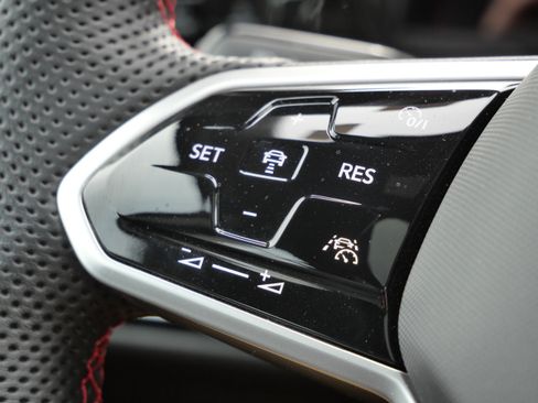 Certified 2024 Volkswagen GTI Autobahn image 33